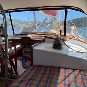 Botel St Thomas On Sailboat Ragamuffin Incl Meals Water Toys